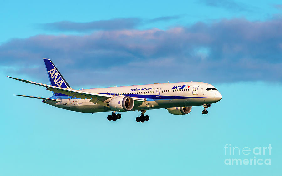 ANA Boeing 787 Dreamliner on Approach at Honolulu International Airport ...