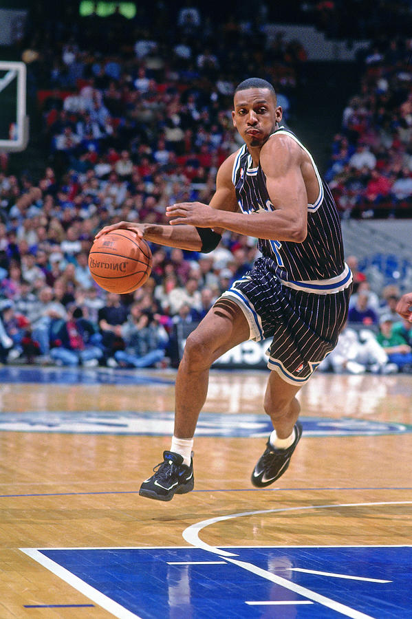 Penny Hardaway Orlando Magic Unsigned Hardwood Classics Blue Alternate  Jersey Dribbling Up The Court Photograph