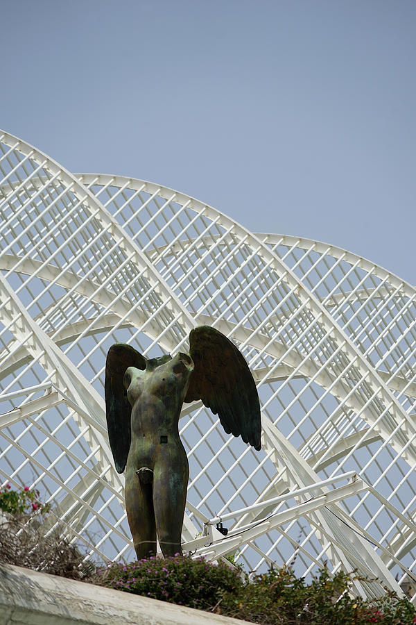 Angel in Valencia Photograph by Richard Reeve
