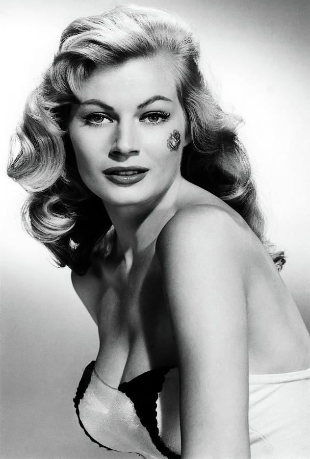 ANITA EKBERG in ARTISTS AND MODELS -1955-, directed by FRANK TASHLIN. Photograph by Album ANITA EKBERG in ARTISTS AND MODELS -1955-, directed by FRANK TASHLIN. Photograph by Album