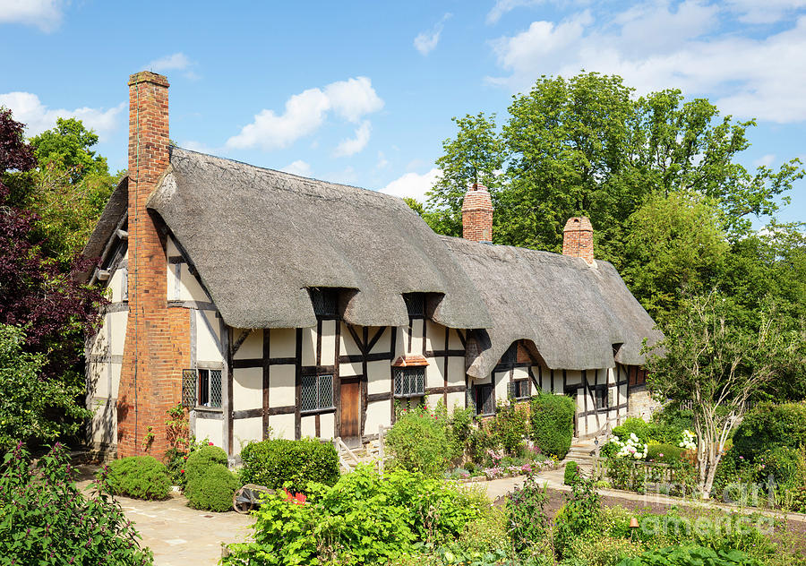 Anne Hathaways English thatched cottage Photograph by Neale And Judith Clark