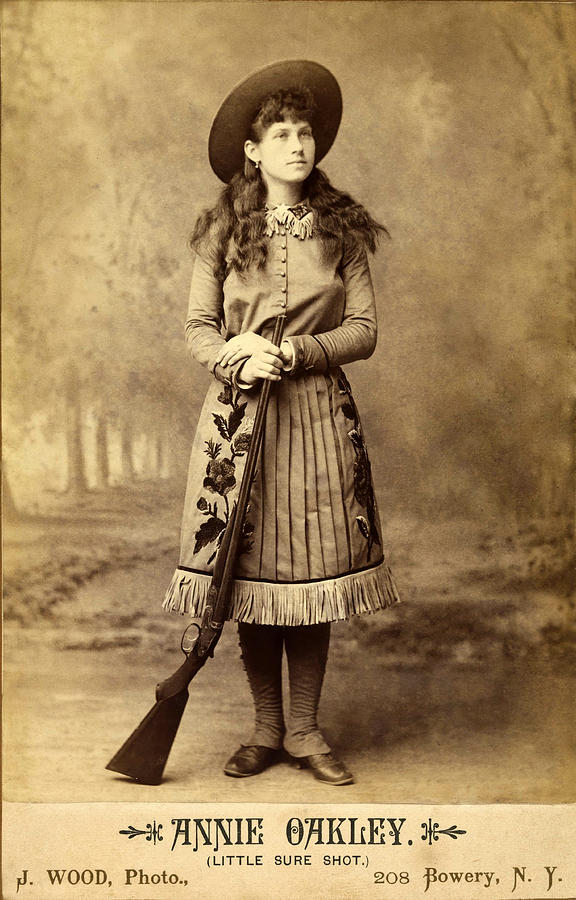 Annie Oakley - Cabinet Card Photograph by David Hinds
