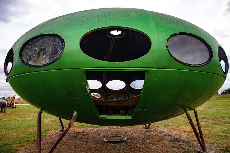 Antique Green Alien Spaceship on Route 66 in Illinois Photograph by ...