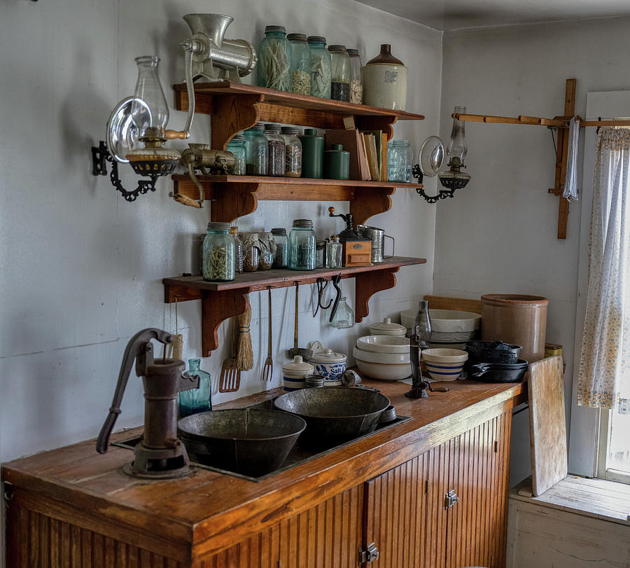 Antique Kitchen Sink Photograph by Paul Freidlund
