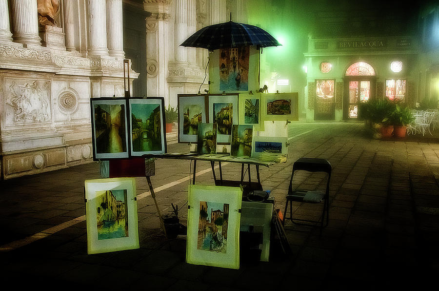 Art stand in Venice by night Photograph by Wolfgang Stocker