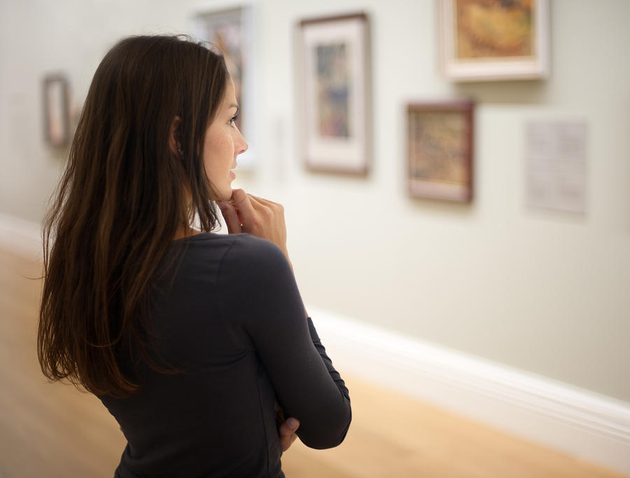 Attractive Woman in an Art Gallery (XXXL) Photograph by 4fr