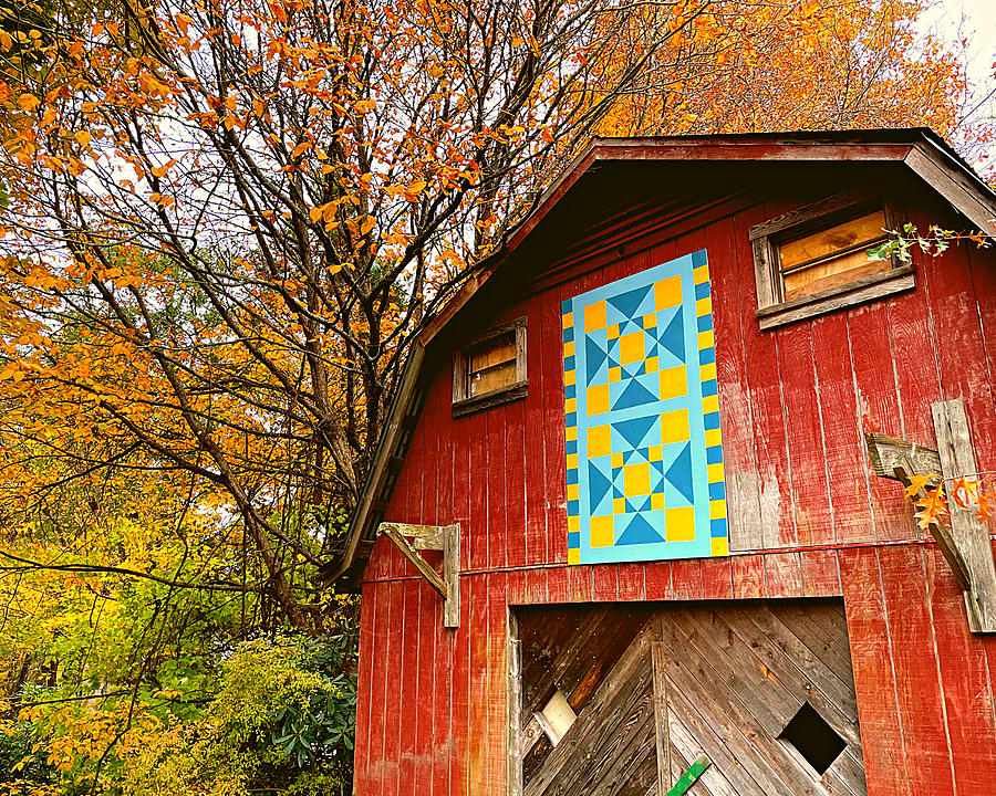 Autumn Barn Photograph by Lee Darnell