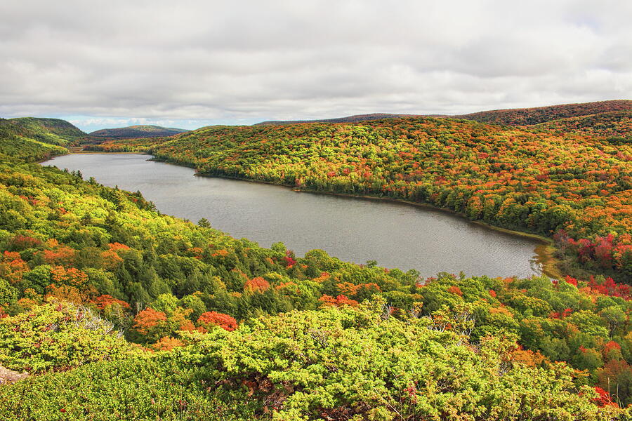 Autumn Colors At Lake Of The Clouds Photograph by Dale Kauzlaric