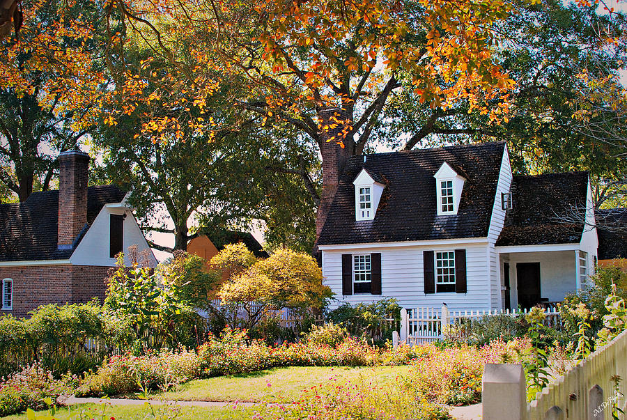 Autumn in Colonial Williamsburg, Virgina Photograph by Marilyn DeBlock ...