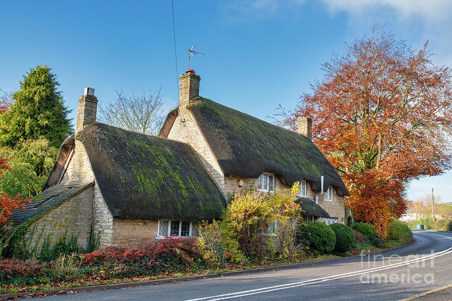 Autumn Thatched Cottage in Long Compton Photograph by Tim Gainey