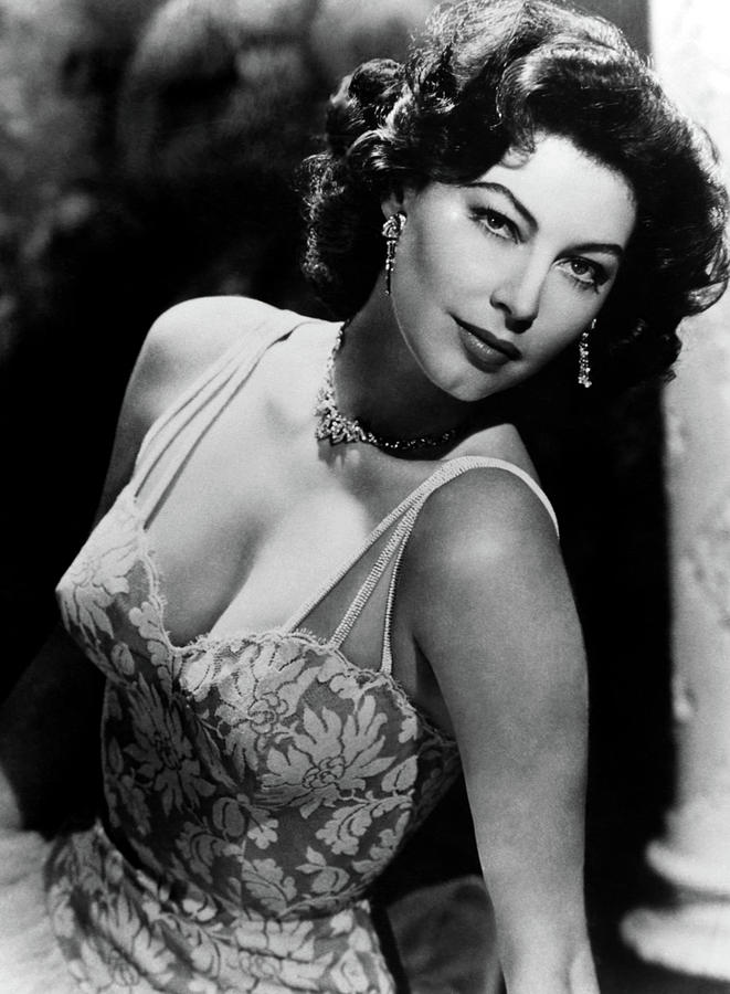 AVA GARDNER in PANDORA AND THE FLYING DUTCHMAN -1951-, directed by ALBERT LEWIN. Photograph by Album