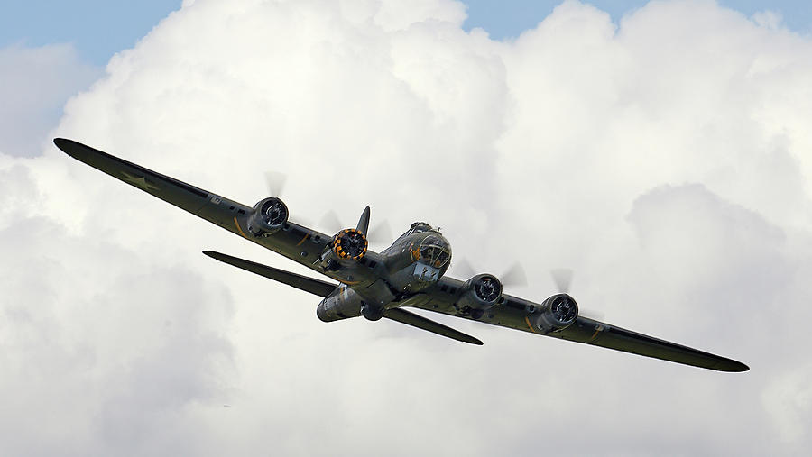 B-17 Flying Fortress - Surreal Art Digital Art