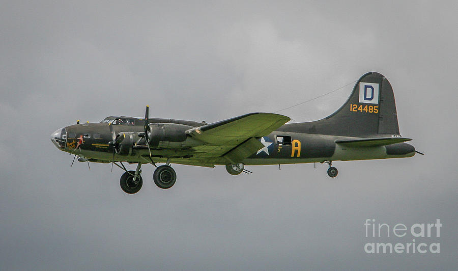B-17 Landing Approach Photograph by Tom Claud