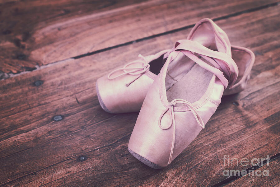 Sandi deals pointe shoes