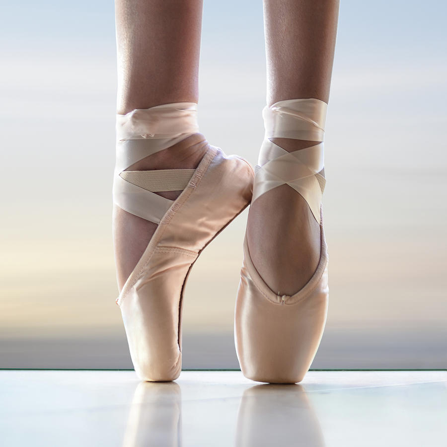 Ballet En Pointe Photograph by Laura Fasulo