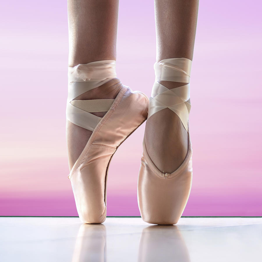 Ballet En Pointe - Pink Photograph by Laura Fasulo