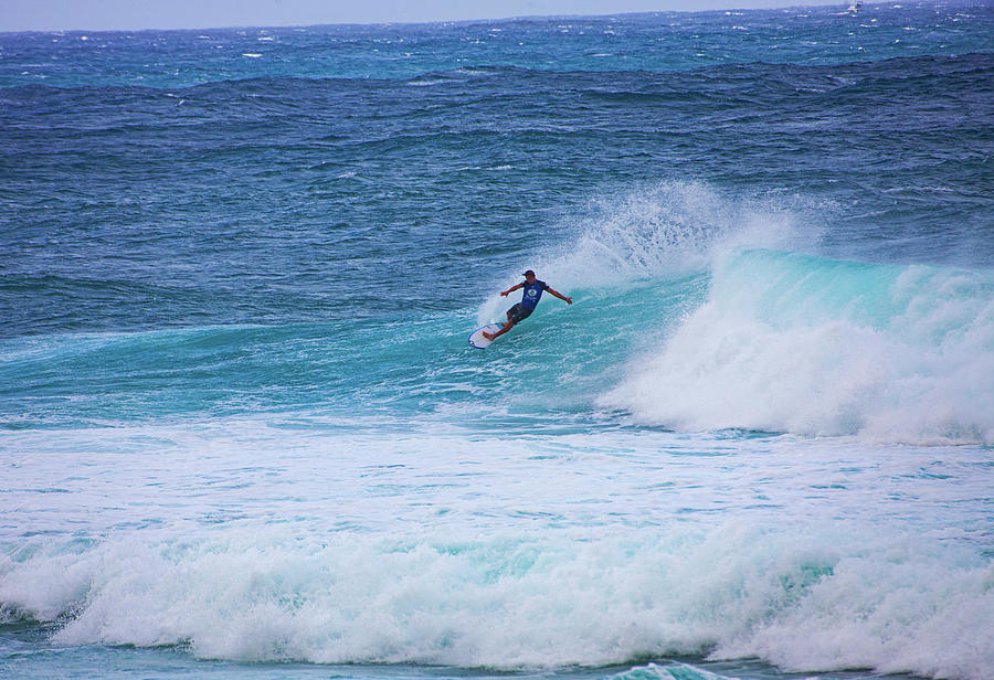 Banzai Pipeline 18 Photograph by Anthony Jones