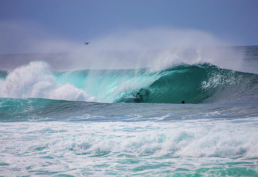 Banzai Pipeline 2 Photograph by Anthony Jones