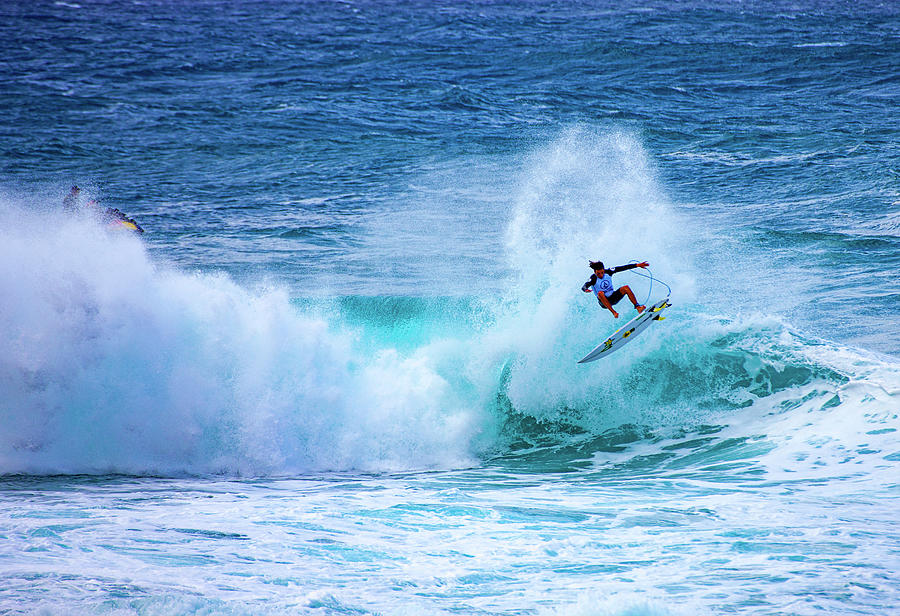 Banzai Pipeline 29 Photograph by Anthony Jones
