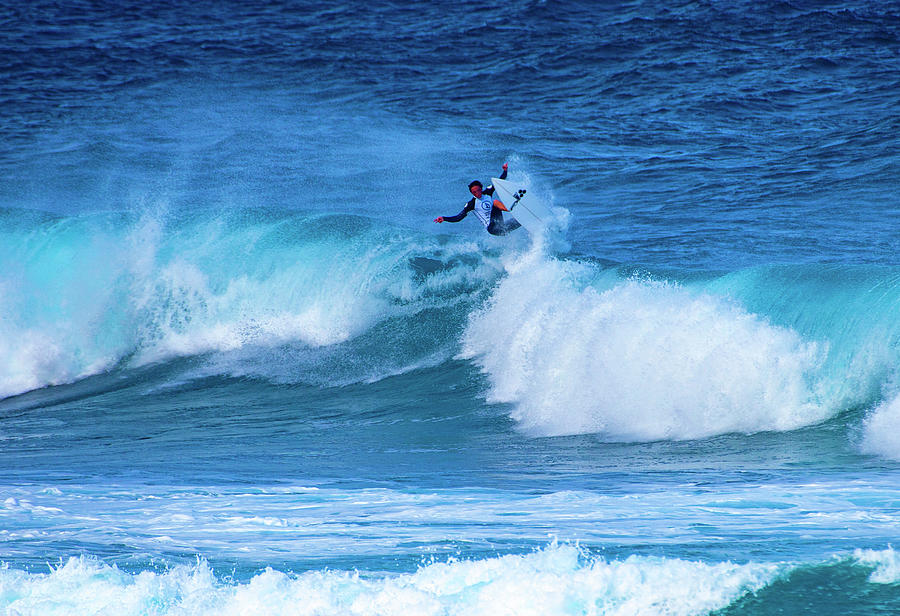 Banzai Pipeline 45 Photograph by Anthony Jones