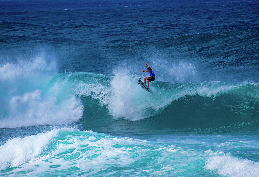 Banzai Pipeline 56 Photograph by Anthony Jones