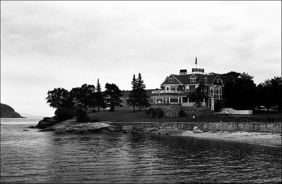 Bar Harbor Inn Photograph by Lee Santa - Fine Art America