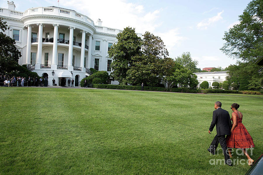 Barack and Michelle Obama walking from Marine One Photograph by Granger