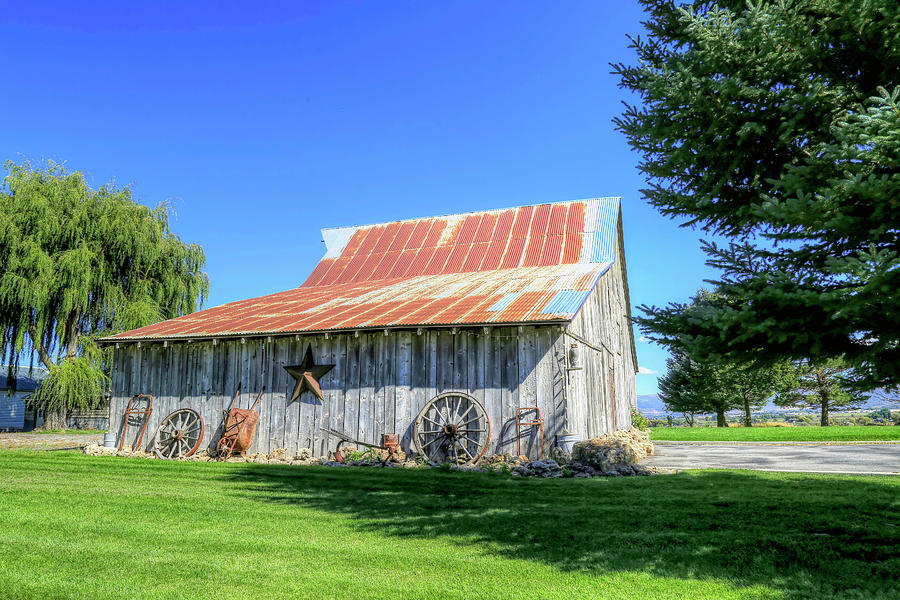 Architecture Photograph - Barn In Heber Valley by Donna Kennedy