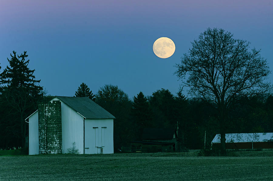 Barn Photograph - Barn moon rising by James McClintock