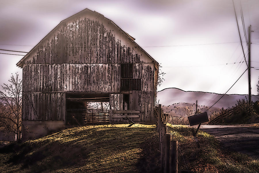 Barn On The Rise Photograph