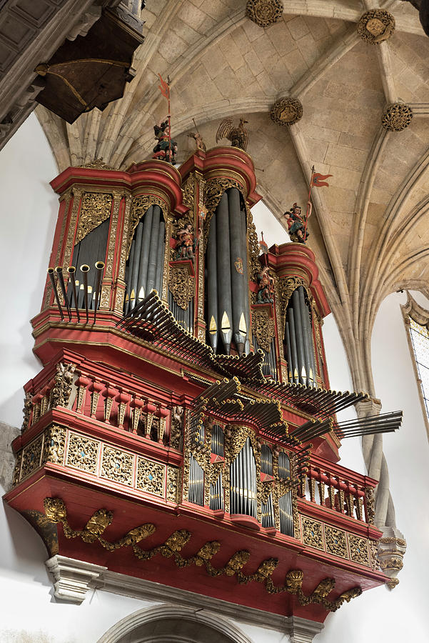 Baroque pipe organ in the Monastery of the Holy Cross in Coimbra ...