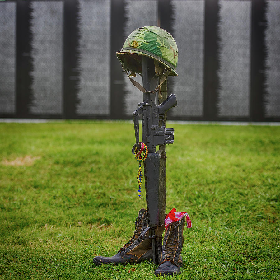 Battle Field Cross At the Traveling Wall Photograph by Paul Freidlund