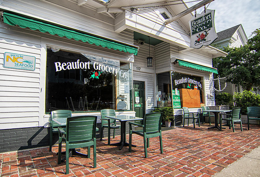 Beaufort Grocery Company - Beaufrot North Carolina Photograph by Bob Decker