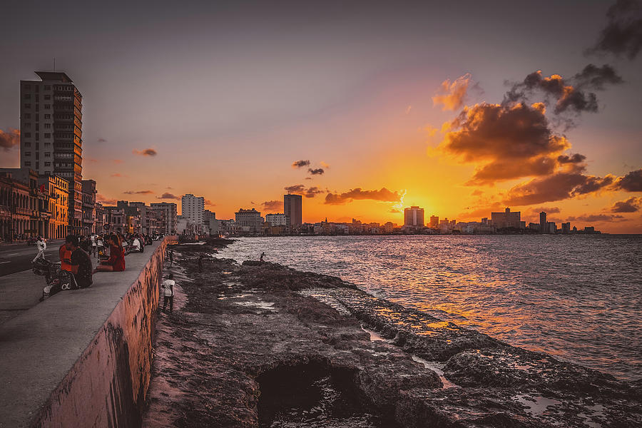 Beautiful sunset in Havana with a view of the city skyline Photograph ...