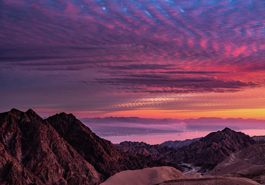 Beautiful sunset view on mountains, desert and Eilat in Israel ...