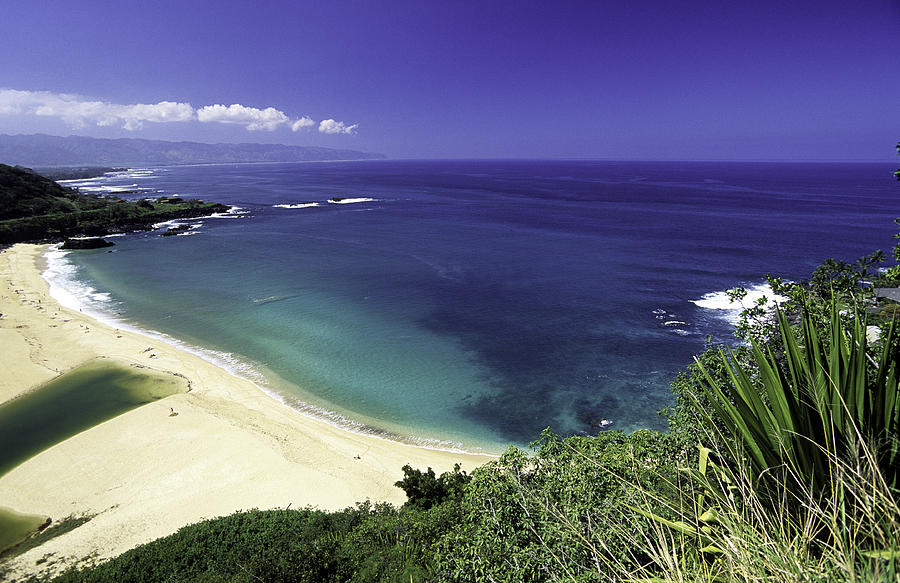 Beautiful view at North Shore Waimea Bay in Oahu, Hawaii Photograph by Tropicalpixsingapore