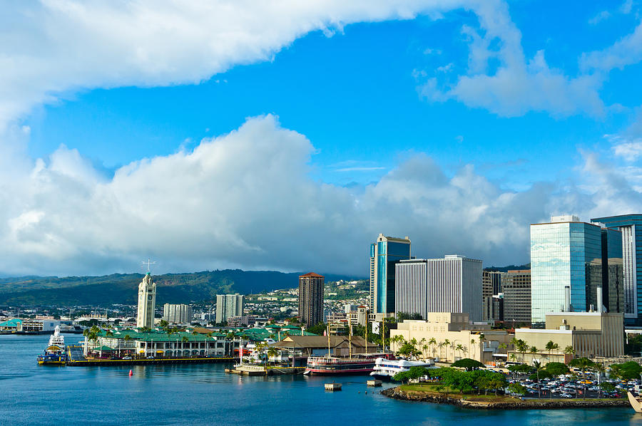 Beautiful view of Honolulu, Hawaii, United States Photograph by Mfron