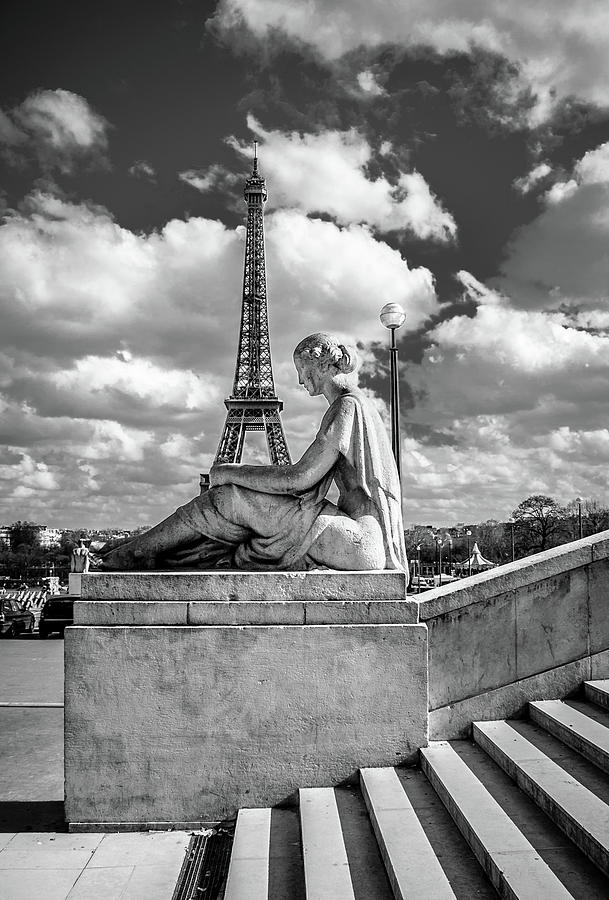 Paris Photograph - Beauty at the Trocadero by Tito Slack