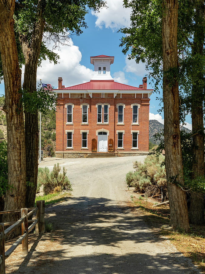 Belmont Courthouse Photograph