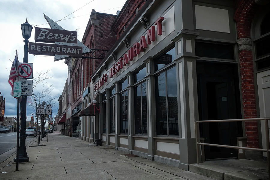 Berry S Restaurant Photograph By Mark Spearman