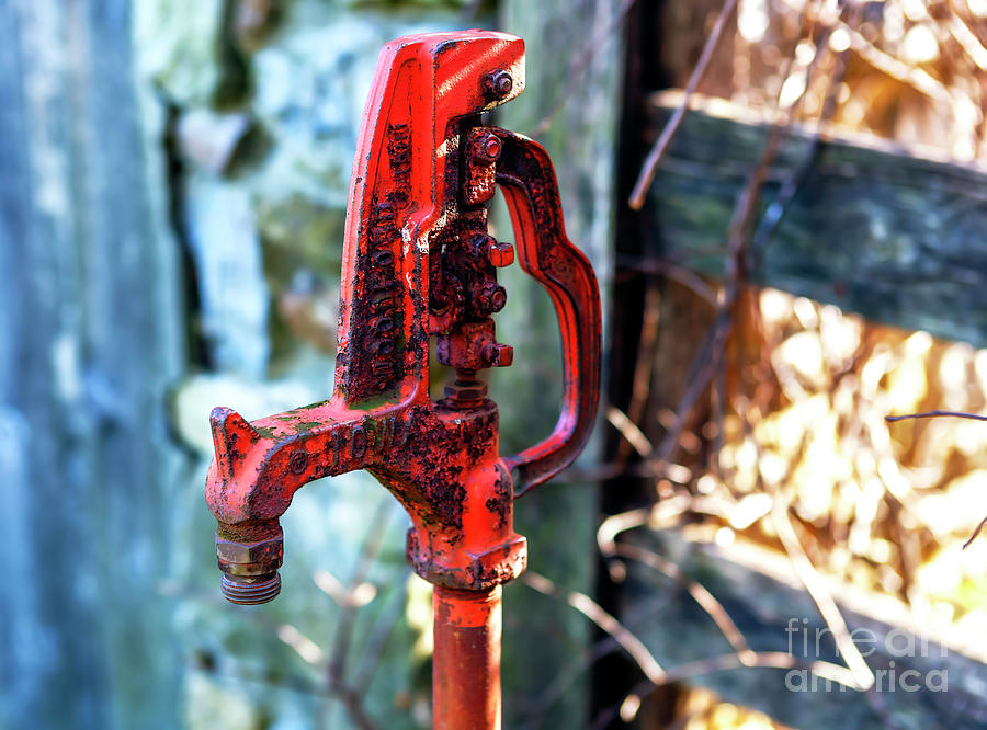 Bethlehem Red Water Pump Photograph by John Rizzuto