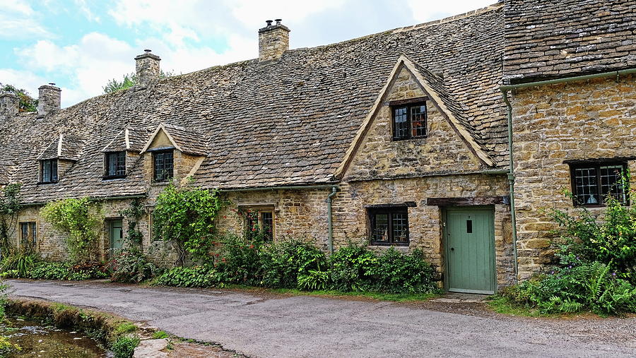 Bibury Cottages Photograph by Jeff Townsend