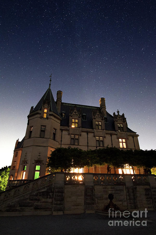 https://images.fineartamerica.com/images/artworkimages/mediumlarge/3/biltmore-estate-under-stars-jk-york.jpg