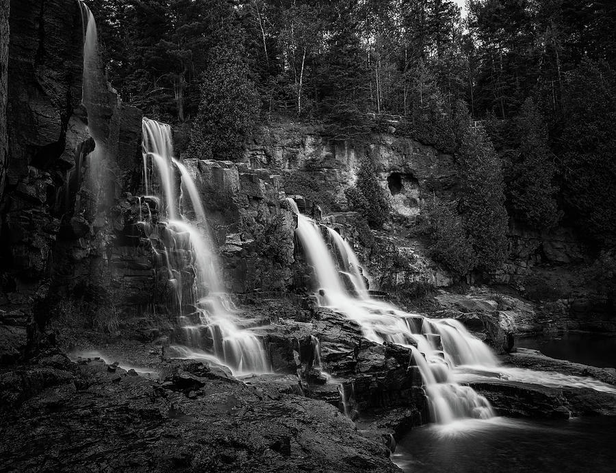 Black And White Gooseberry Falls Photograph by Dan Sproul