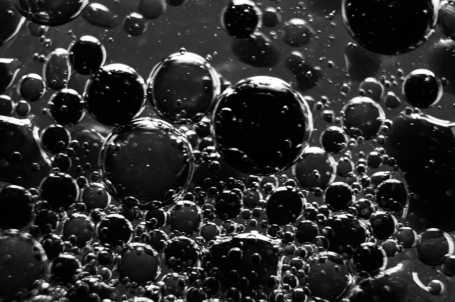 bubbles black and white