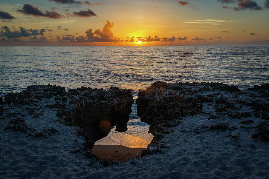 Blowing Rocks Sunrise Photograph by Les Greenwood
