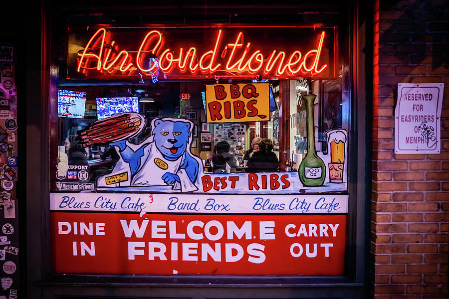 Blues City Cafe - Bar Photograph by Darrell DeRosia