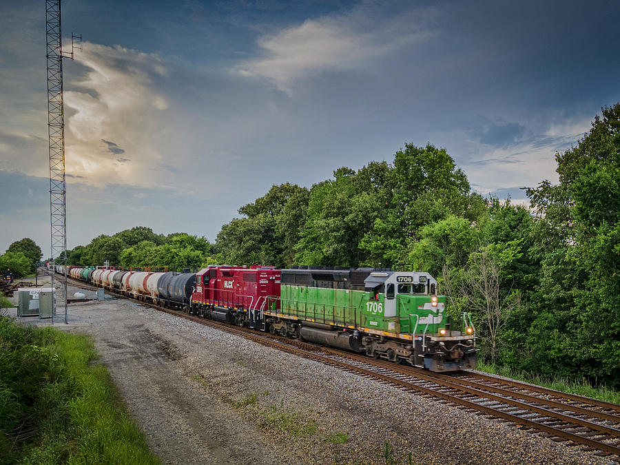 BNSF LCHI6571 heads onto the P and I at West Paducah KY Photograph by Jim Pearson