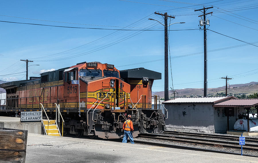 BNSF Locomotive 5316 Photograph by Tom Cochran