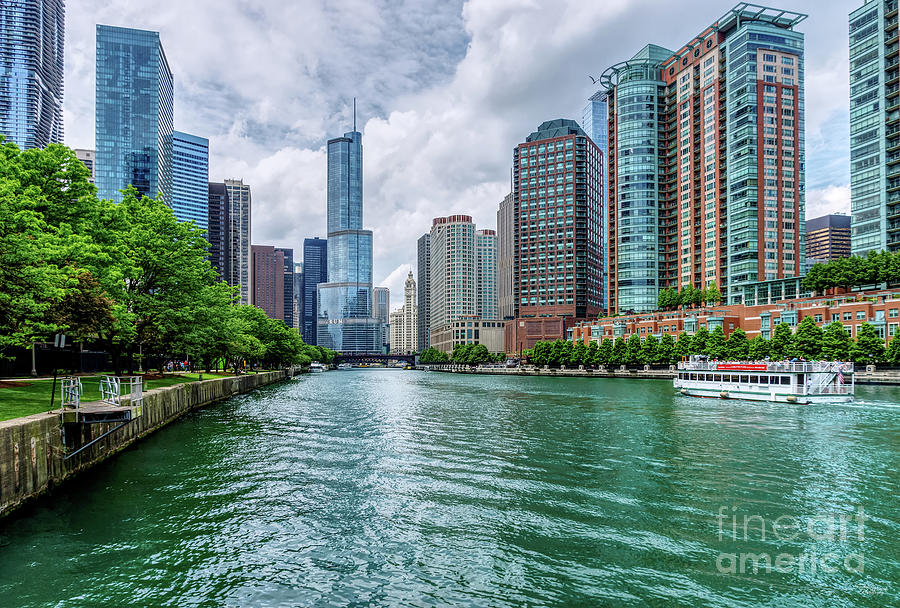 Boating The Chicago River Photograph by Jennifer White